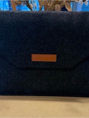 Felt 15.5” Travel Laptop Case Sleeve